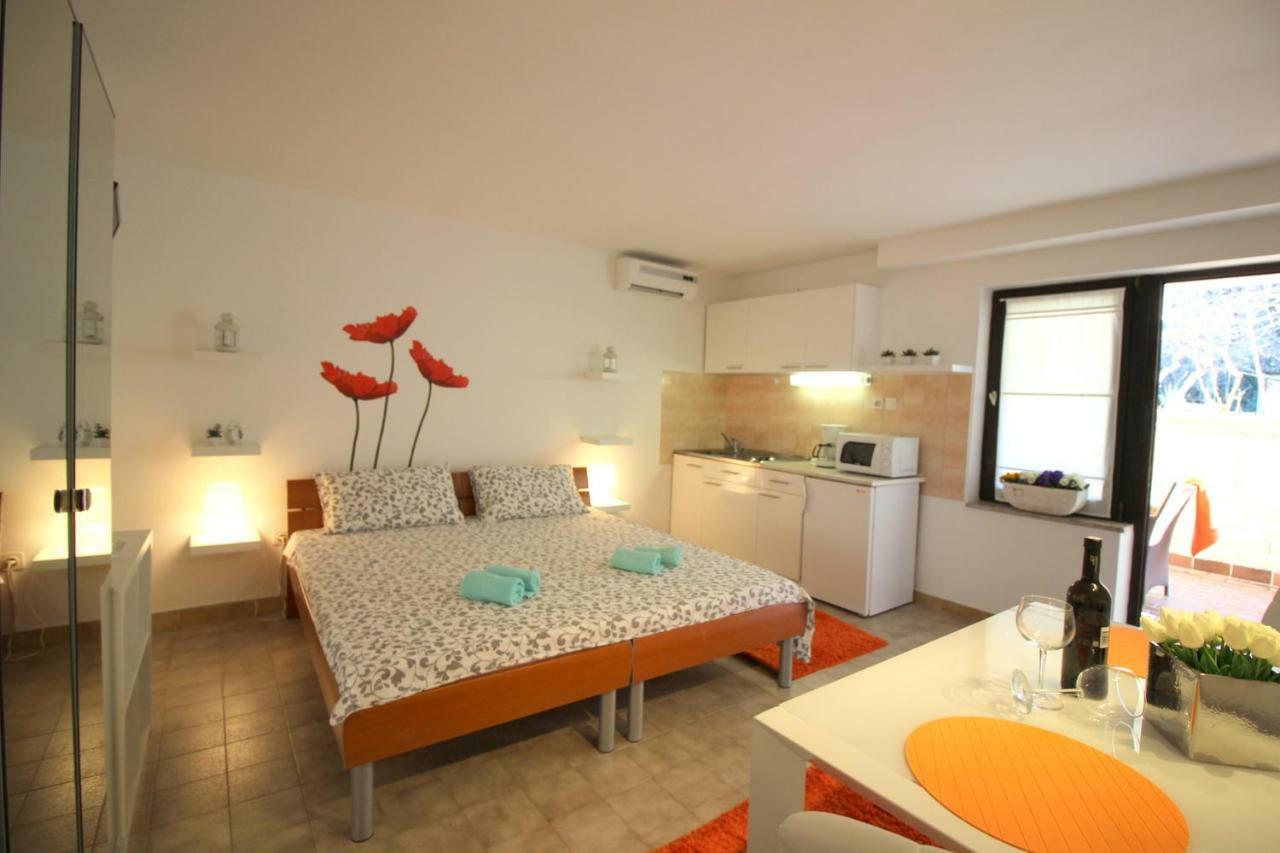 Apartments Sabina Poreč Eksteriør billede